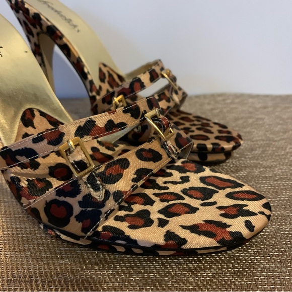 Frederick’s of Hollywood Animal Print Heels - Picture 8 of 12